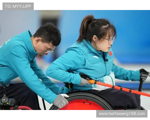 轮椅冰壶对决加拿大队展现竞技精神与团结力量